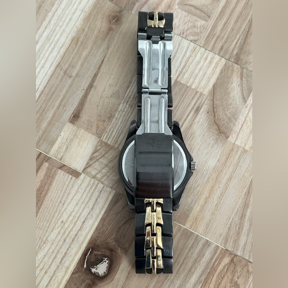 Two Tone Men’s Watch Gold and Black Bracelet Black Dial Date Window - Picture 8 of 11